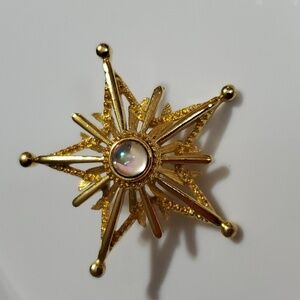 Signed JJ  Jonette JewelryGoldtone Iridescent Stone STAR Shape Pin g7